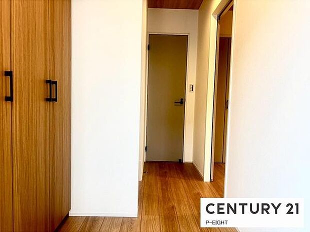 白を基調とした明るい玄関です!