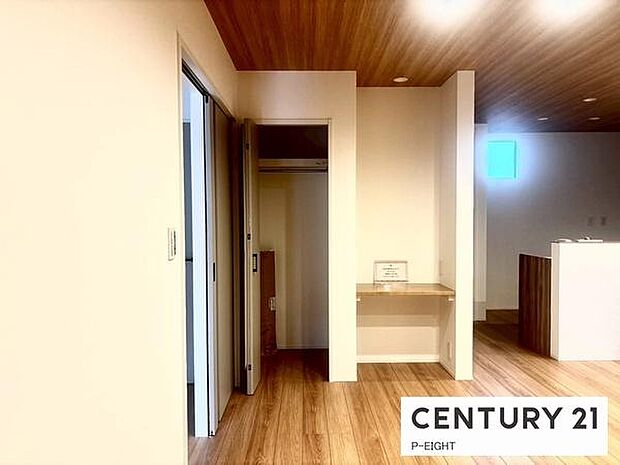 リビングに便利な収納スペースがあります!