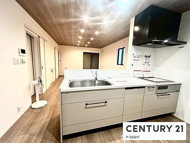 料理をしながらリビングを見渡せるつくりで、料理中も家族との会話がはずみます。