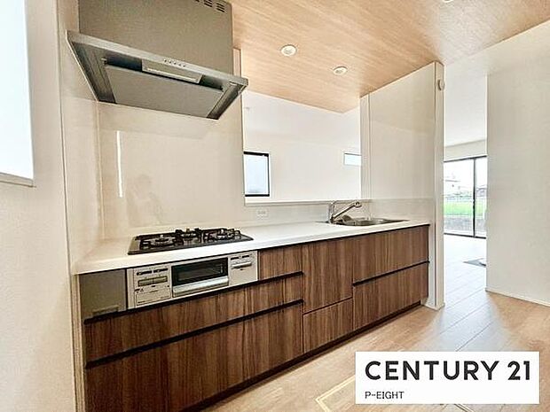 料理をしながらリビングを見渡せるつくりで、料理中も家族との会話がはずみます。