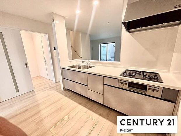 料理をしながらリビングを見渡せるつくりで、料理中も家族との会話がはずみます。