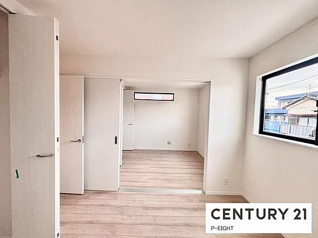 2階の洋室です!2部屋合わせて大部屋としても使えます!