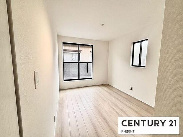 白を基調とした明るい部屋です!