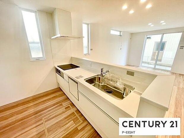 料理をしながらリビングを見渡せるつくりで、料理中も家族との会話がはずみます。