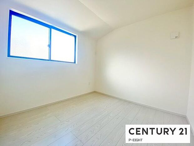 広々とした明るい部屋です!