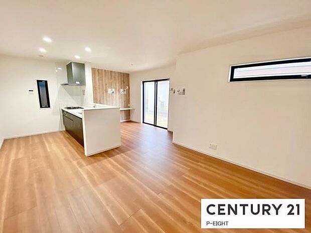 大きな窓のある明るいリビングです!