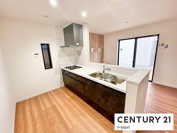 料理をしながらリビングを見渡せるつくりで、料理中も家族との会話がはずみます。