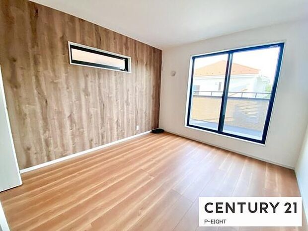 壁の色もアクセントとなりおしゃれな内装です!