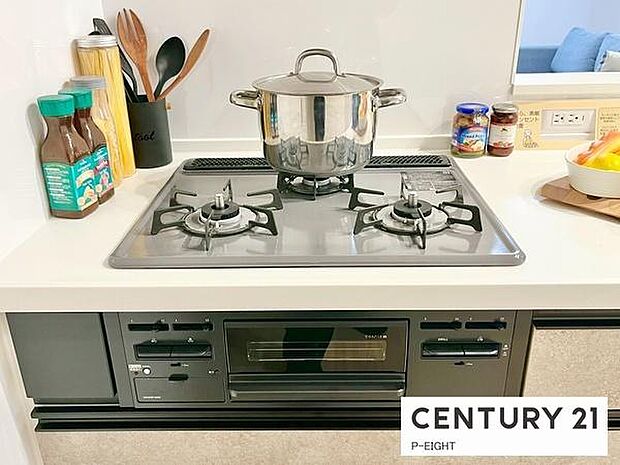 三口ガスコンロで料理もはかどりますね!グリルもあります!