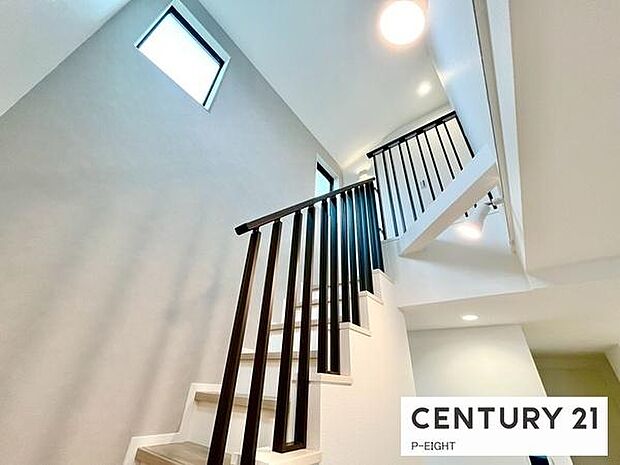 おしゃれな手すり付きの階段です!