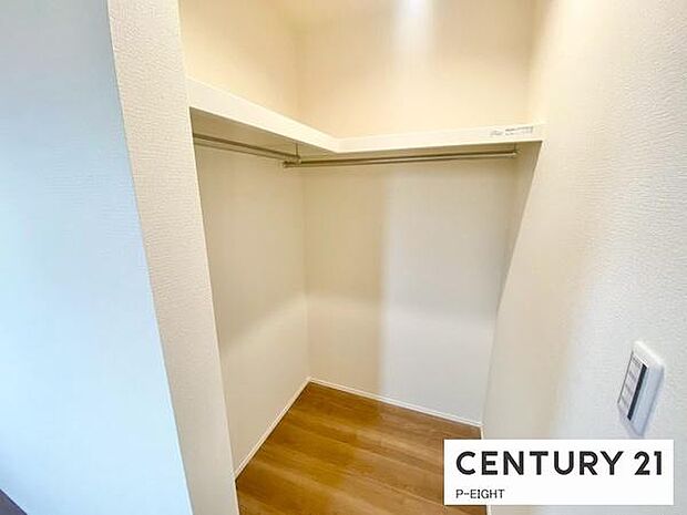 ウォークインクローゼットでたくさん収納できます！