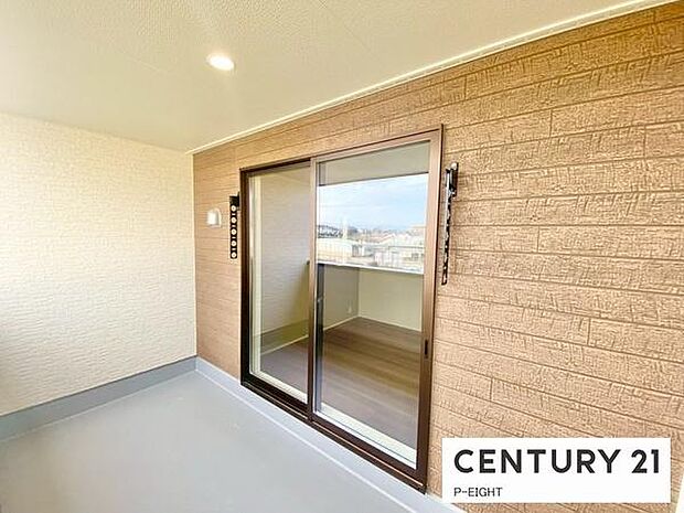 物干し竿を設置できる器具がついています！