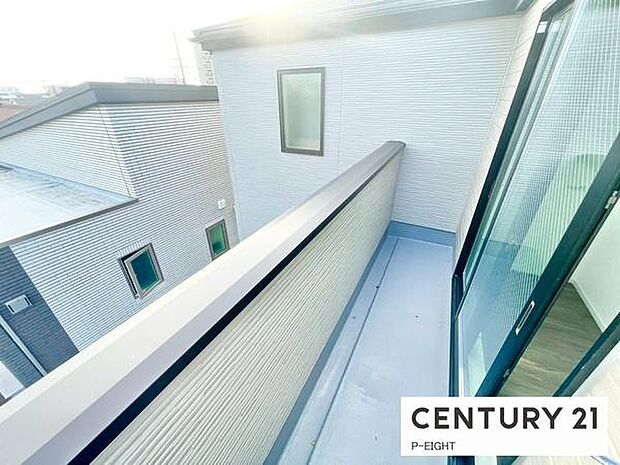 洗濯物は日当たりの良いバルコニーへ！