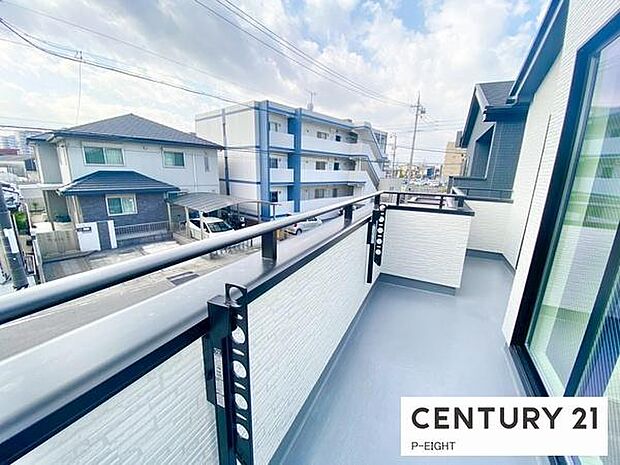 洗濯物を干せるバルコニーです！