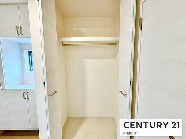 廊下に便利な収納スペースあり!