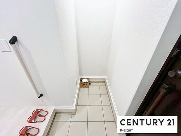 ベビーカーやゴルフクラブなども置ける便利な収納スペースがあります！