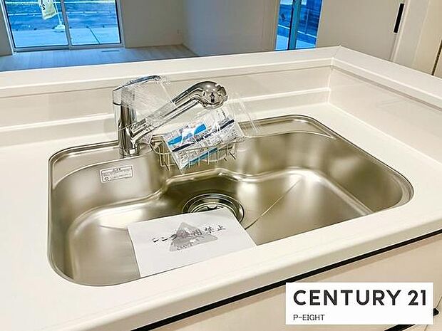 浄水器内蔵型のため、キッチン回りもスリムな印象です！