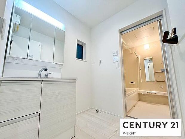 明るい洗面台で、毎日の身支度を！