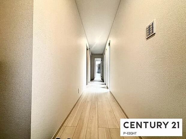 白を基調とした明るい玄関です！