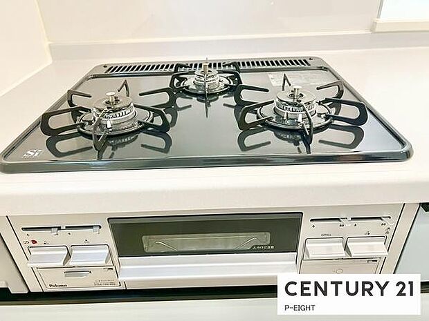 三口ガスコンロで料理もはかどりますね！グリルもあります！