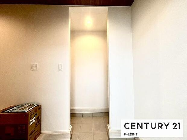 ベビーカーやゴルフクラブなども置ける便利な収納スペースがあります!