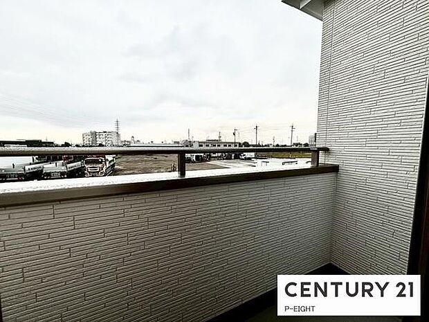 洗濯物は日当たりの良いバルコニーへ!