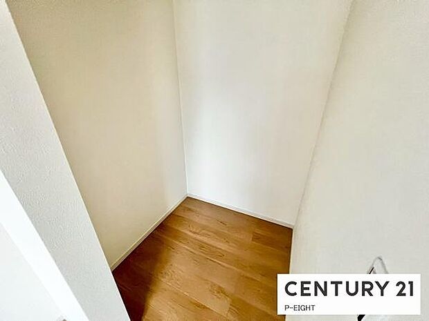 ウォークインクローゼットでお部屋もすっきり!