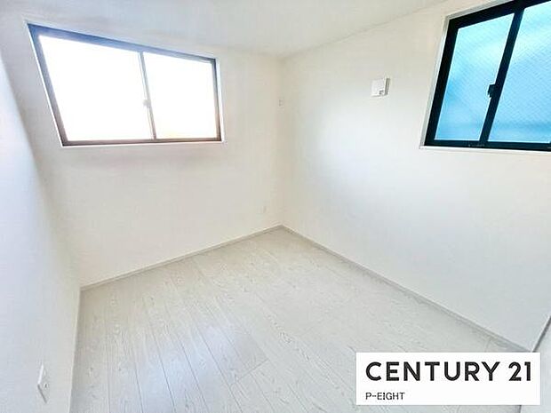 白を基調とした明るい部屋です!