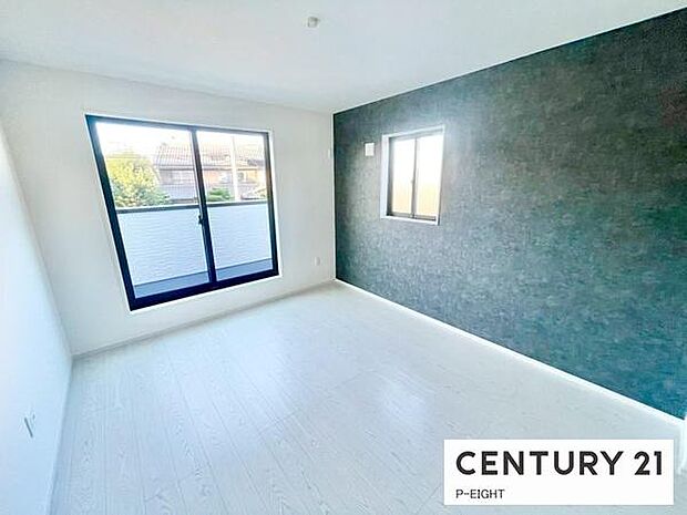 壁の色もアクセントとなりおしゃれな内装です!