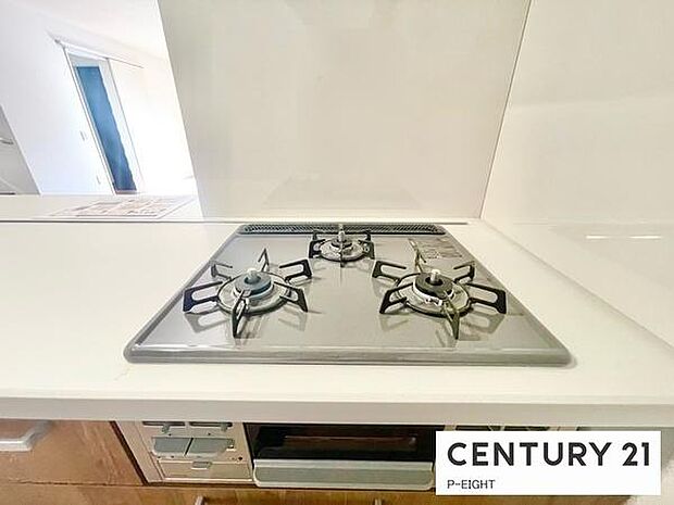 三口コンロで料理もはかどりますね！グリルもあります！