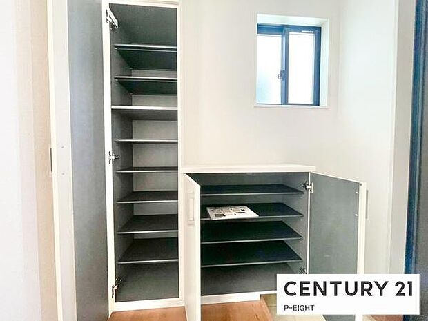 便利な収納スペースあり！上には飾りなど置けます！