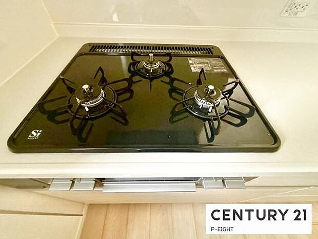 三口ガスコンロで料理もはかどりますね！グリルもあります！