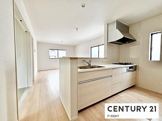 料理をしながらリビングを見渡せるつくりで、料理中も家族との会話がはずみます。