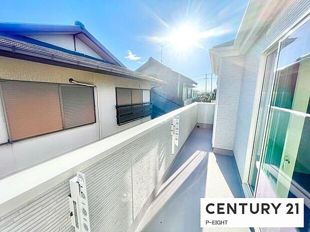 洗濯物は日当たりの良いバルコニーへ！