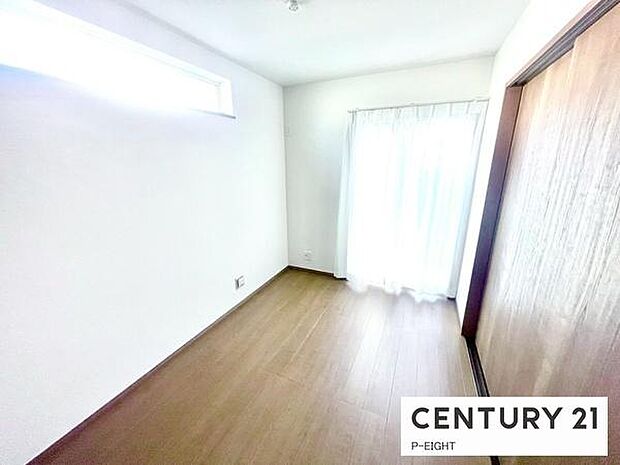 白を基調とした明るい部屋です!