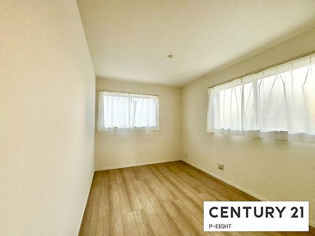 白を基調とした明るい部屋です！