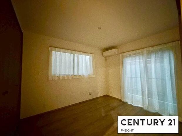 大きな窓のある部屋です!