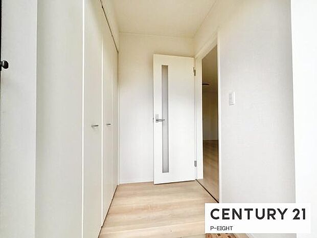 白を基調とした明るい玄関です!