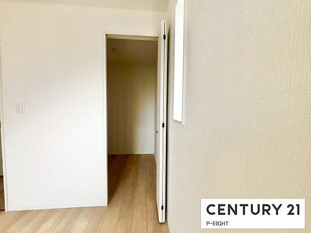 ウォークインクローゼットでたくさん収納できます!