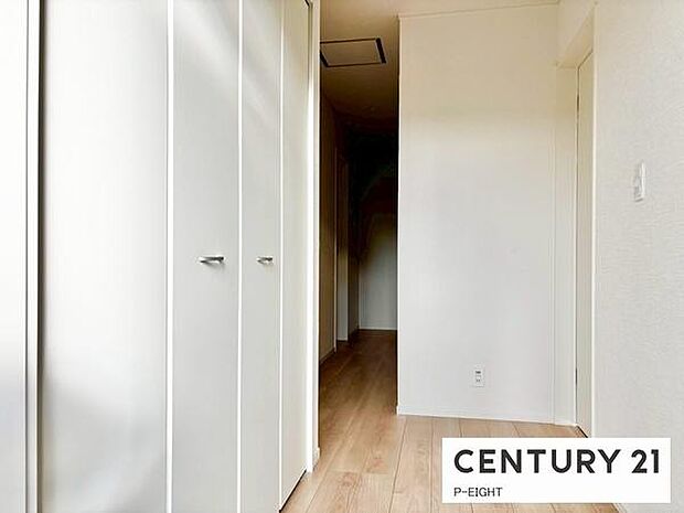 白を基調とした玄関です!