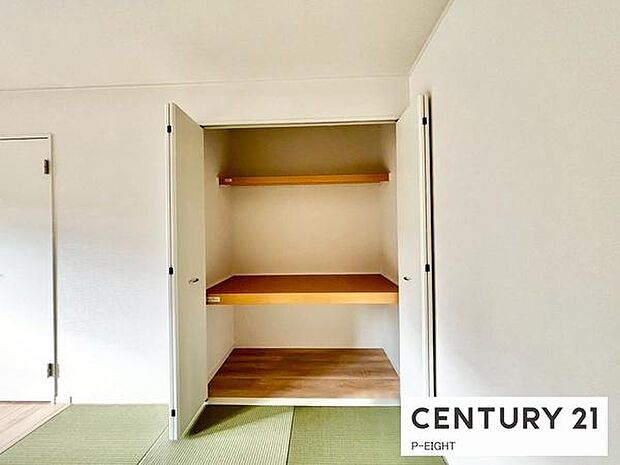 畳コーナーには収納に便利な押入れあり!