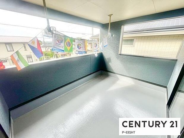 広々としたバルコニーで洗濯物も快適に。