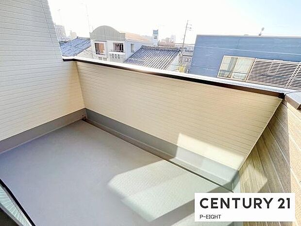 広々としたバルコニーで洗濯物も快適に。