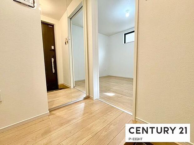 白を基調とした明るい玄関です！