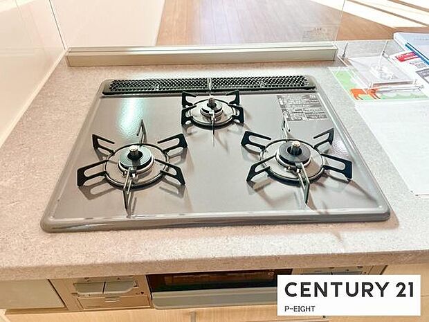 三口コンロで料理もはかどりますね!グリルもあります!