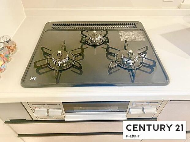 三口ガスコンロで料理もはかどりますね！グリルもあります！