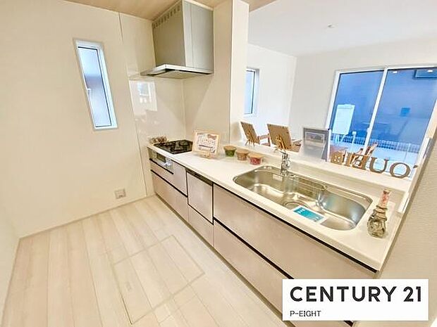 料理をしながらリビングを見渡せるつくりで、料理中も家族との会話がはずみます。