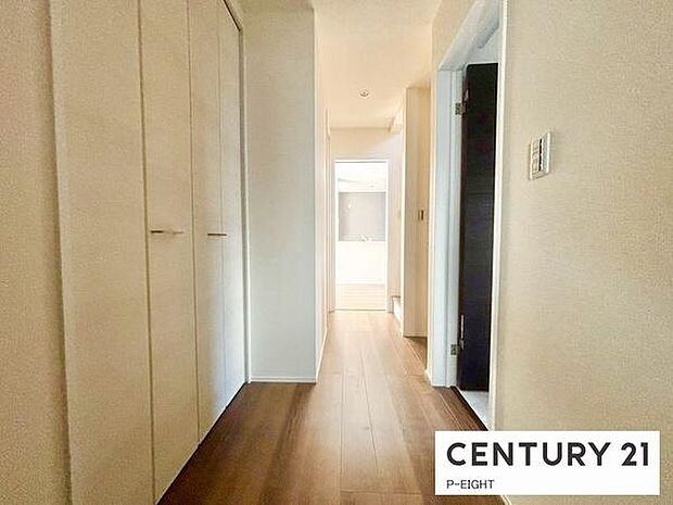 白を基調とした明るい玄関です!