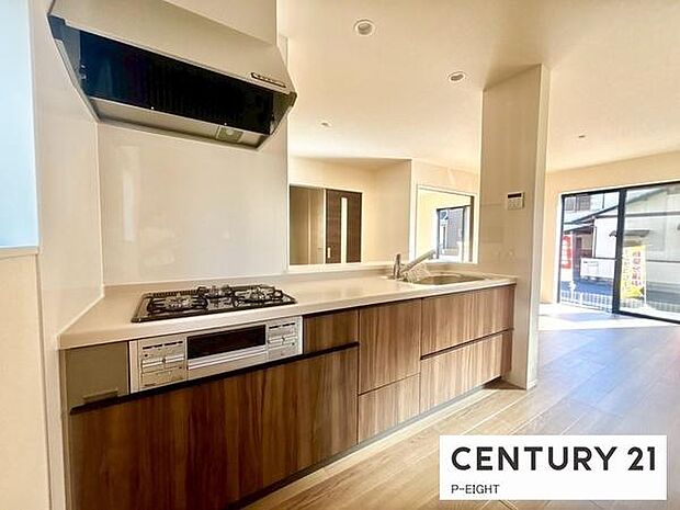 料理をしながらリビングを見渡せるつくりで、料理中も家族との会話がはずみます。