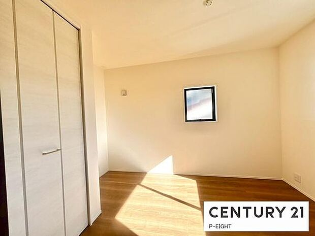 白を基調とした明るい部屋です!